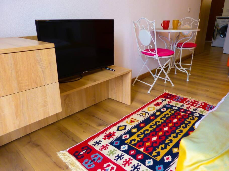 Live-Inn Stunning Apartment On Azneft Sq With President Palace & Old City Views Баку Екстер'єр фото