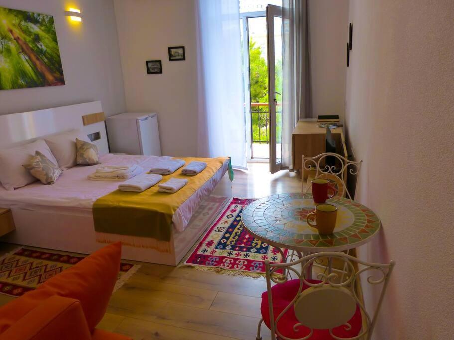 Live-Inn Stunning Apartment On Azneft Sq With President Palace & Old City Views Баку Екстер'єр фото