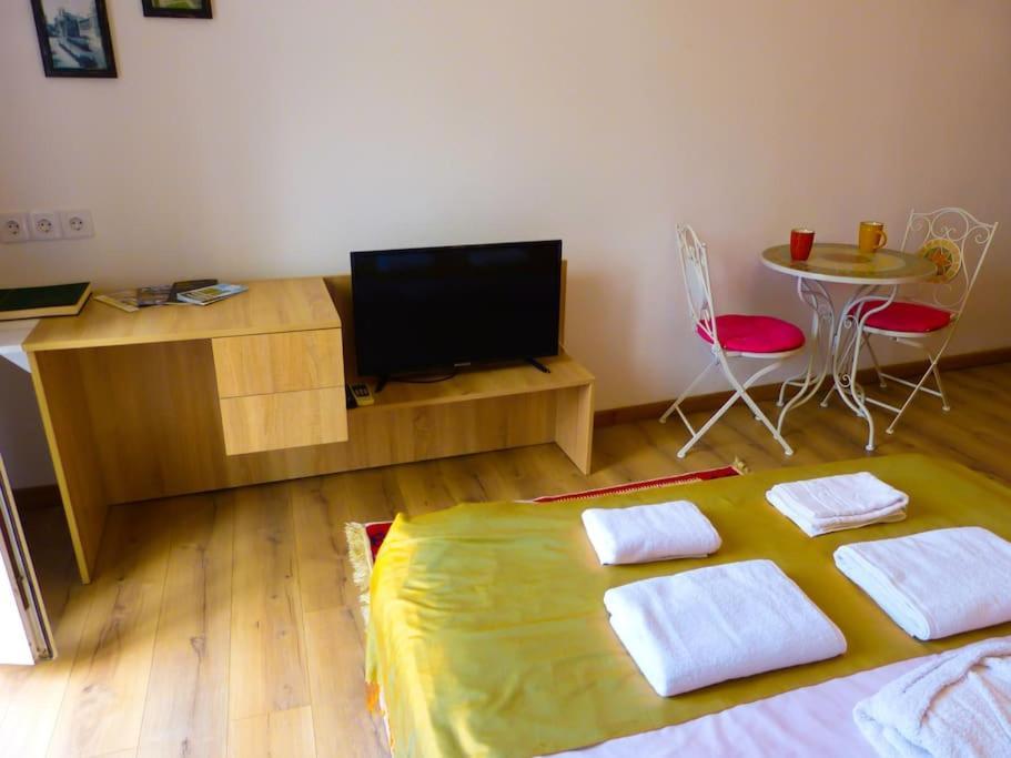 Live-Inn Stunning Apartment On Azneft Sq With President Palace & Old City Views Баку Екстер'єр фото