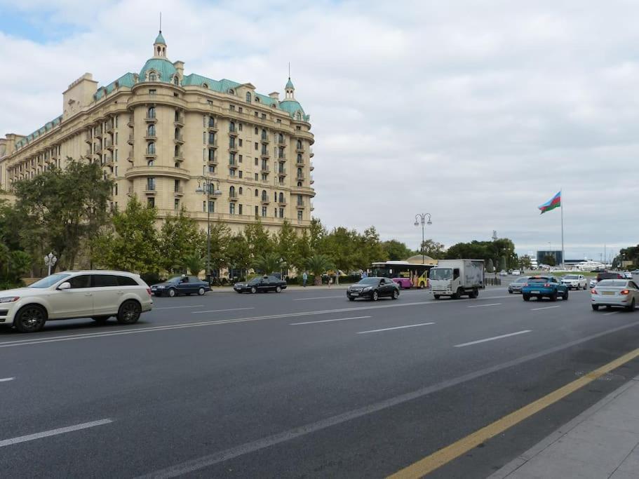 Live-Inn Stunning Apartment On Azneft Sq With President Palace & Old City Views Баку Екстер'єр фото
